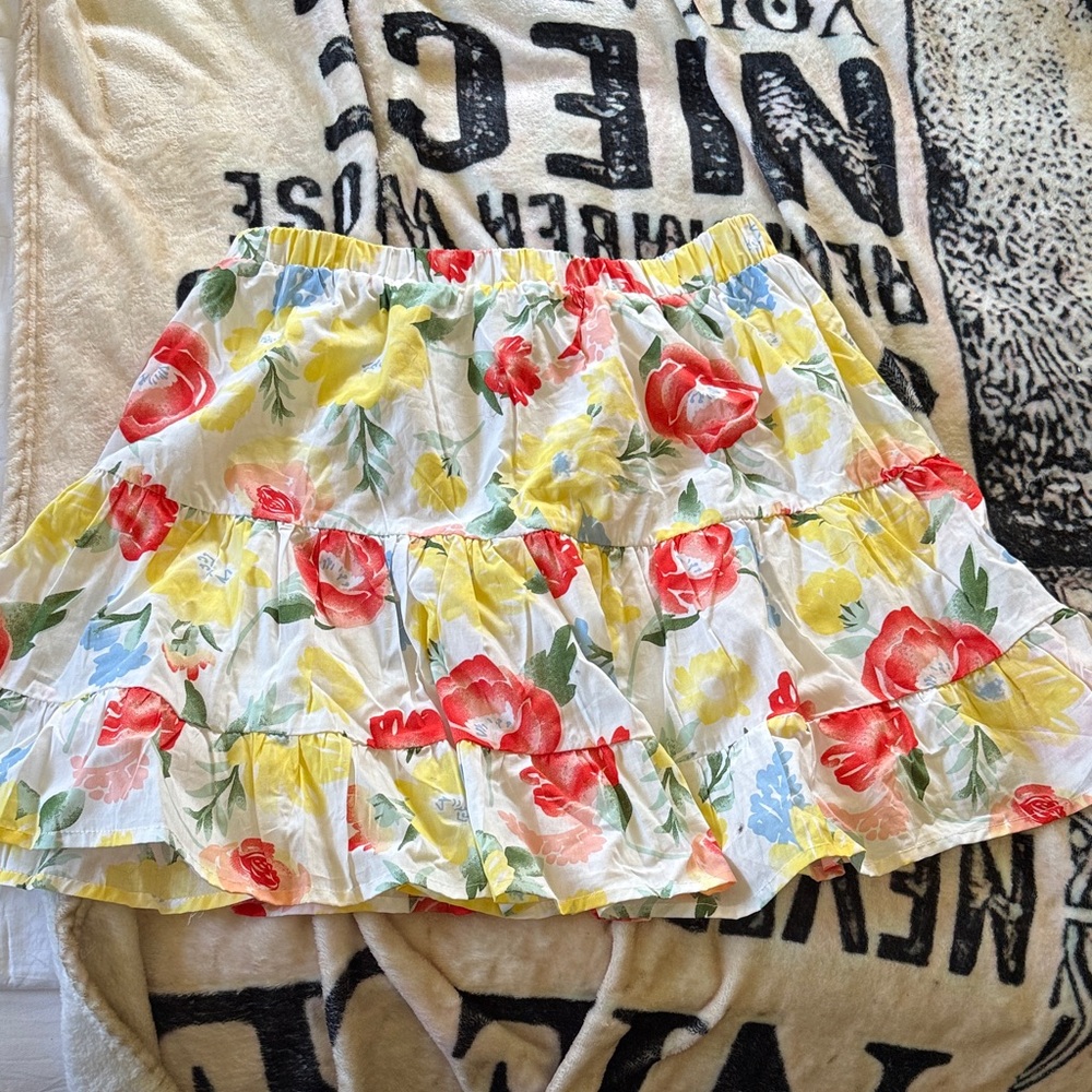 Floral Off-Shoulder Set with Ruffle Details - Picture 3 of 5